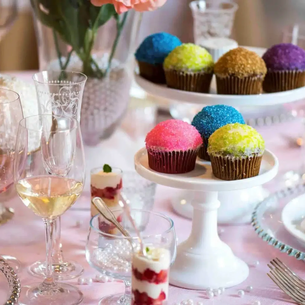table-setting-feat-mini-cupcakes-on-cake-stands-1860×1050.jpg table-setting-feat-mini-cupcakes-on-cake-stands-1860x1050.jpg